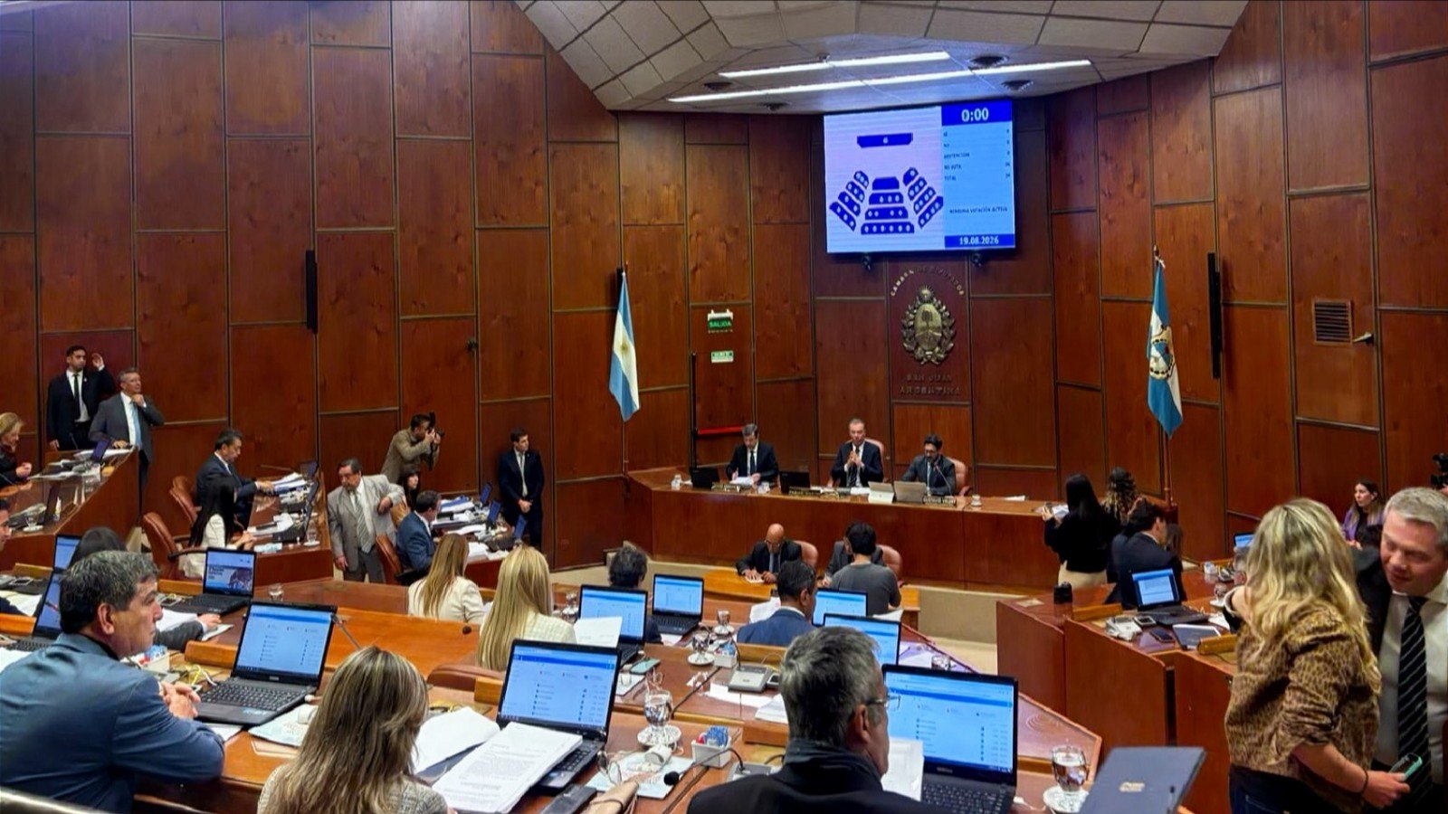 Diputados de San Juan durante la votación del acuerdo con Vicuña