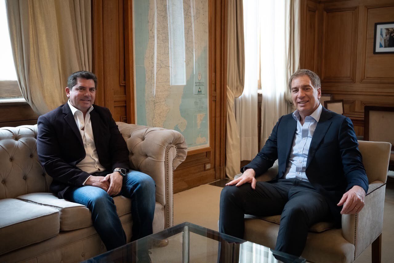El gobernador Marcelo Orrego y Diego Santilli durante su reunión en Casa Rosada