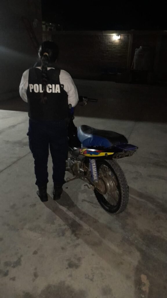 Parte trasera de la Yamaha Crypton secuestrada en operativo de la Caminera en Sarmiento