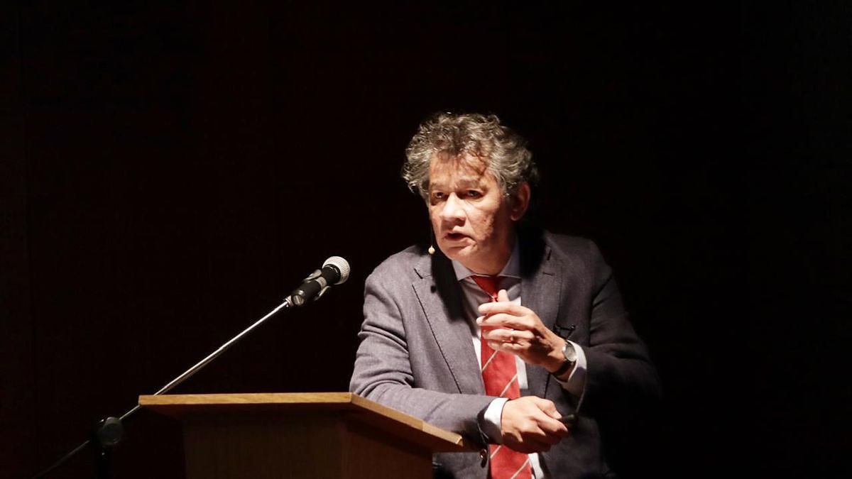 Ernesto Cussianovich durante su presentación