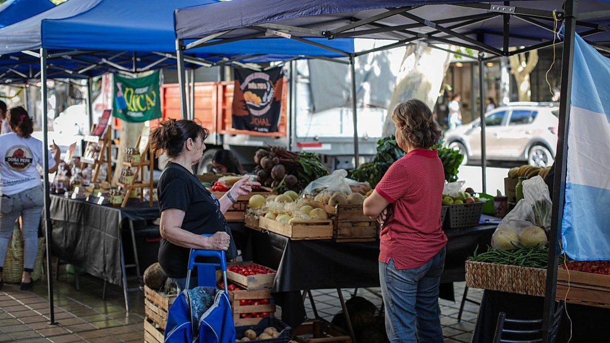 Puestos de frutas y verduras en una edición anterior de la Feria Agroproductiva de San Juan