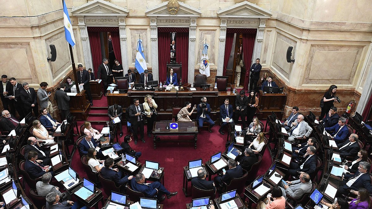 Senadores en sus bancas durante una sesión en el recinto del Senado de la Nación
