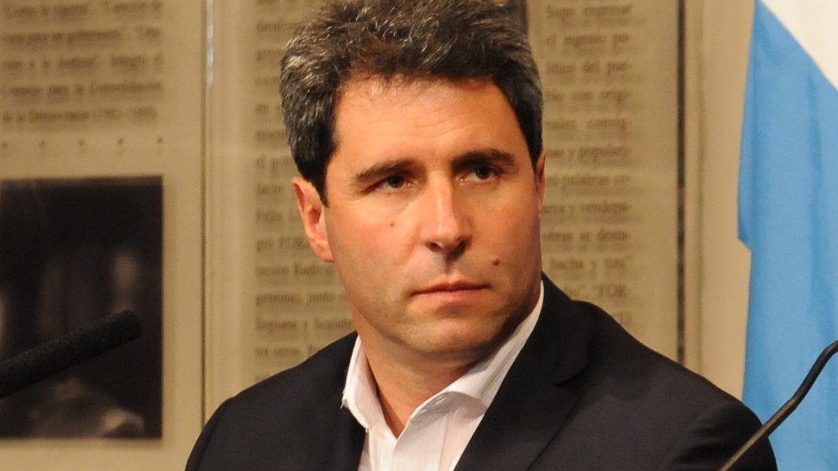 Sergio Uñac, con gesto serio, durante un acto en Casa Rosada