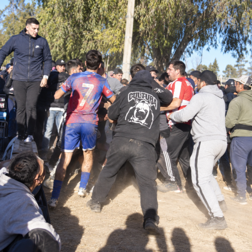 Violencia en el fútbol de Sarmiento: suspendieron La Colonia–General Belgrano por falta de garantías
