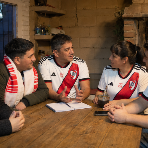 Hinchas de River organizan la creación de una peña en Sarmiento.