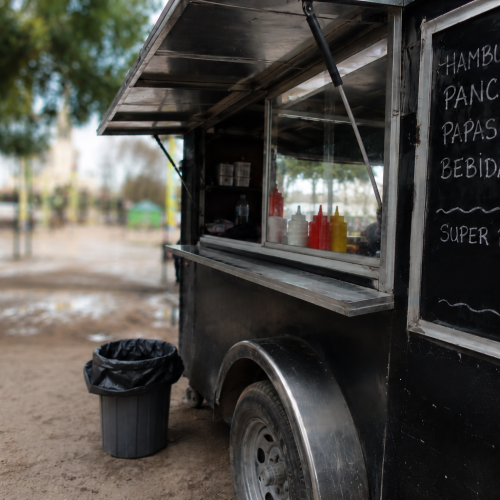 Bronca entre carros de comida por la Fiesta de Sarmiento: denuncian altos costos y una ubicación alejada