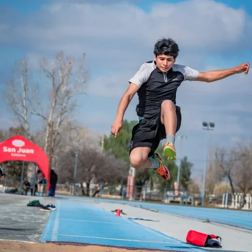 La Academia Provincial de Atletismo ya funciona en la Escuela Agrotécnica de Sarmiento