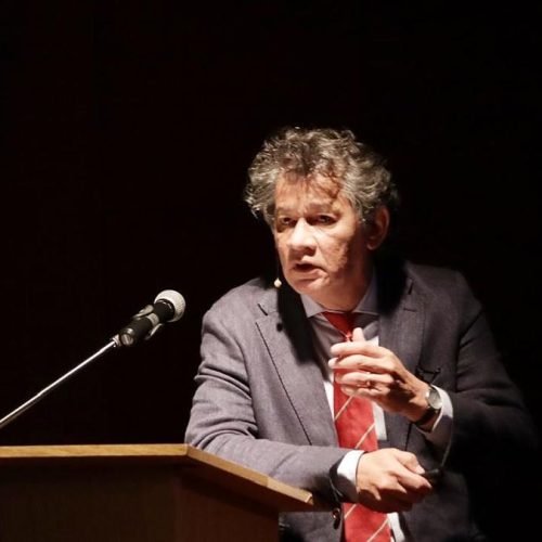 Ernesto Cussianovich durante su presentación