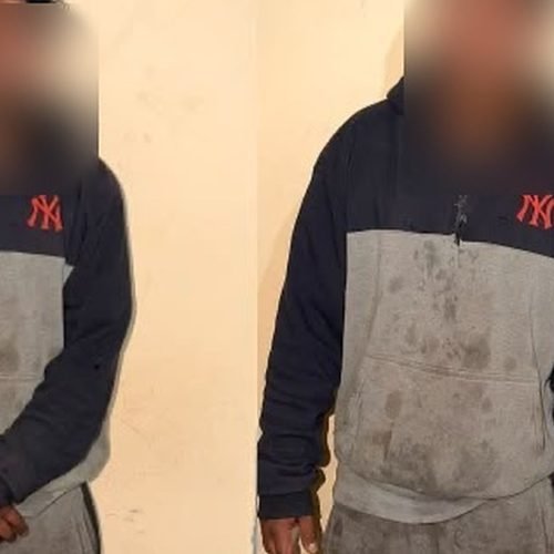 Fotografía policial de un detenido, con el rostro difuminado