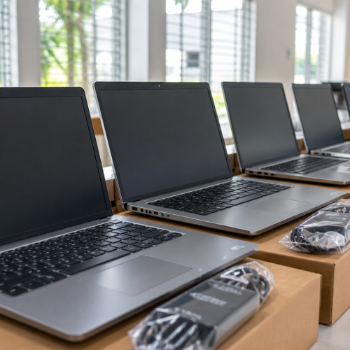 Notebooks preparadas para su entrega a docentes de San Juan