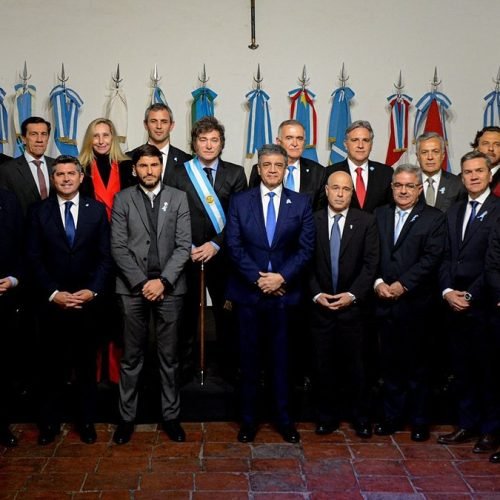 Javier Milei junto a los gobernadores en la foto del Pacto de Mayo