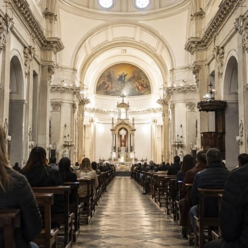 Expectativa de la Iglesia sanjuanina — imagen ilustrativa generada con IA