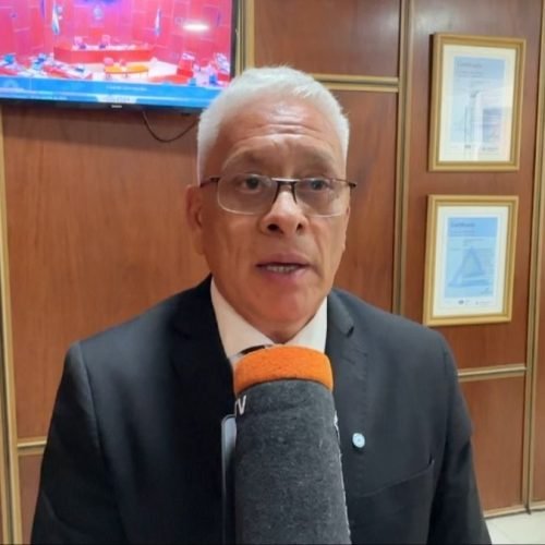 Juan Carlos Quiroga Moyano tras la votación del acuerdo con Vicuña