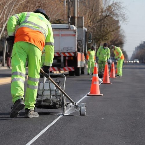 Señalización vial en Avenida Libertador — imagen ilustrativa generada con IA